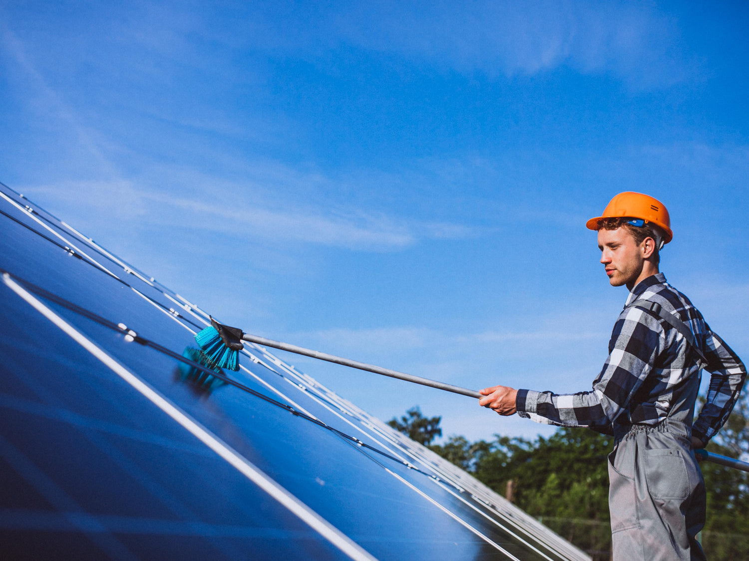 DIY Solar Panel Cleaning Tips: How to Keep Your Panels Performing at Their Best